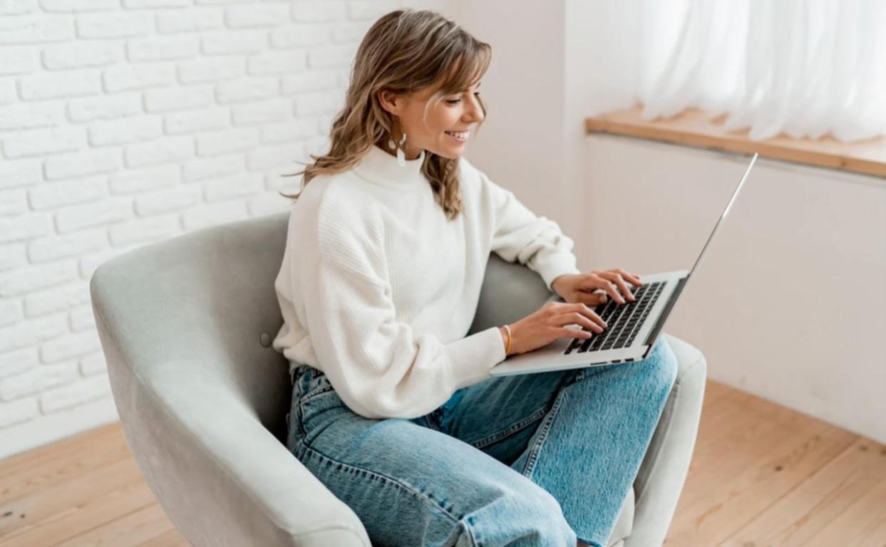 Interface de développement Python avec code et documentation technique